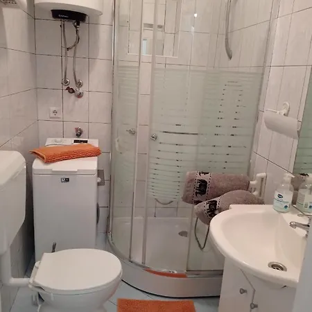 Matej 아파트 풀라